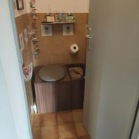 Les Des Chats Malicieux Bed & Breakfast