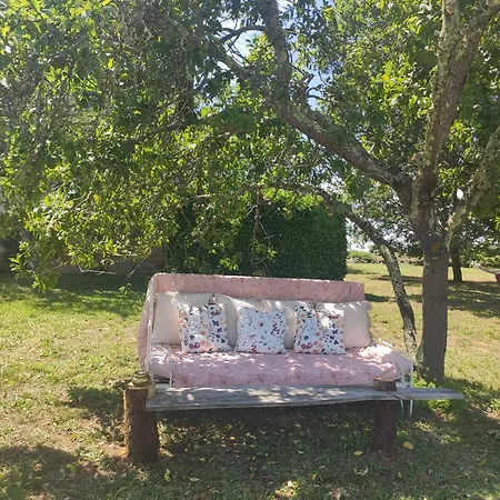 לינה וארוחת בוקר Les Des Chats Malicieux *