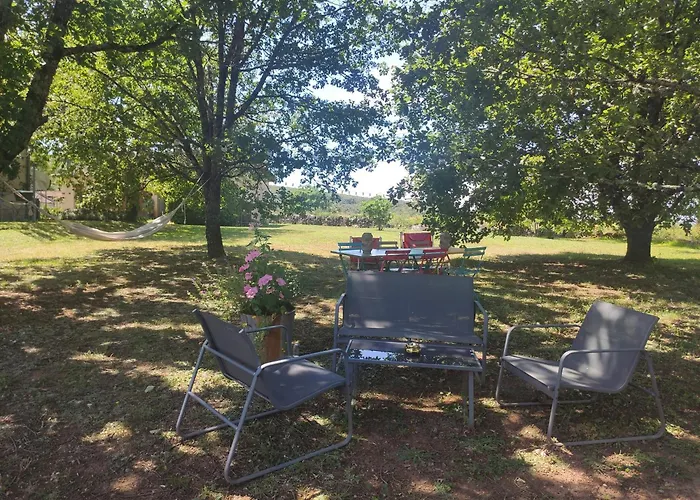 Les Des Chats Malicieux Кажар